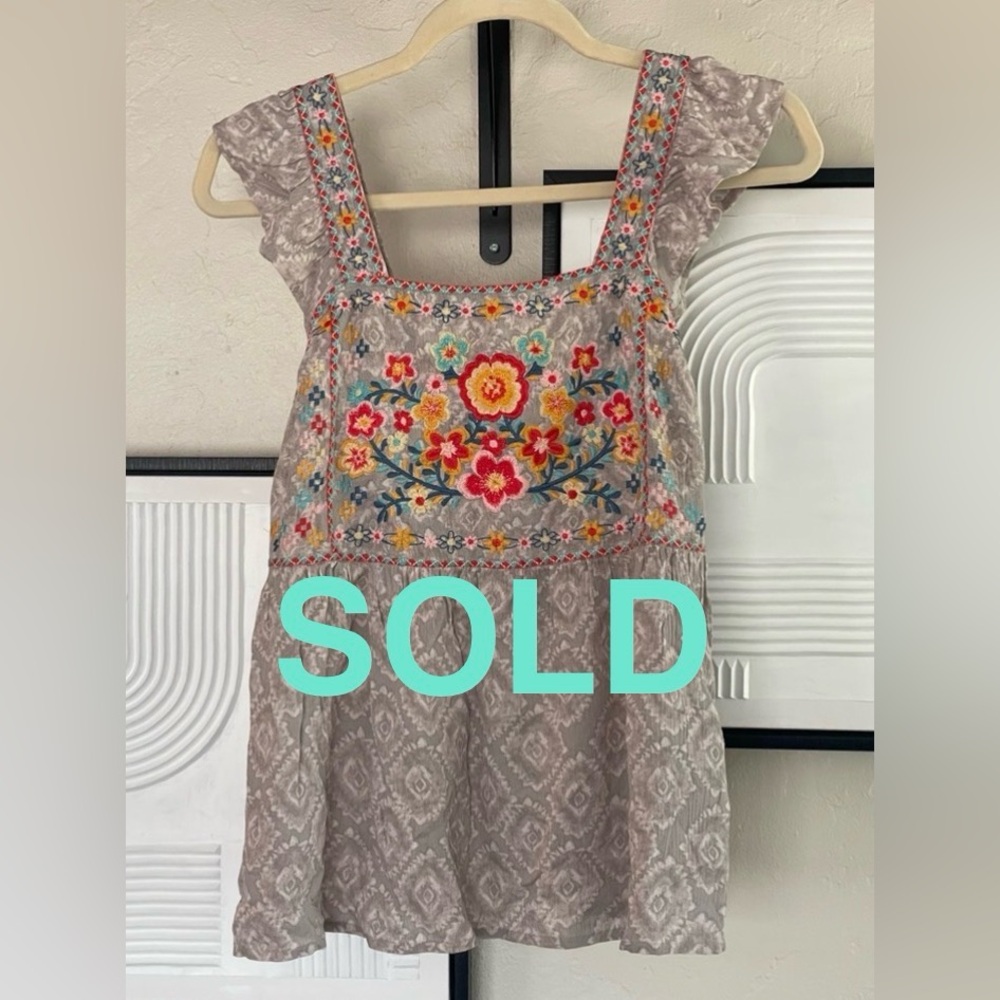🛍️SOLD✨Savanna Jane Gray Blouse with Floral Embroidery, Size S, BNWOT